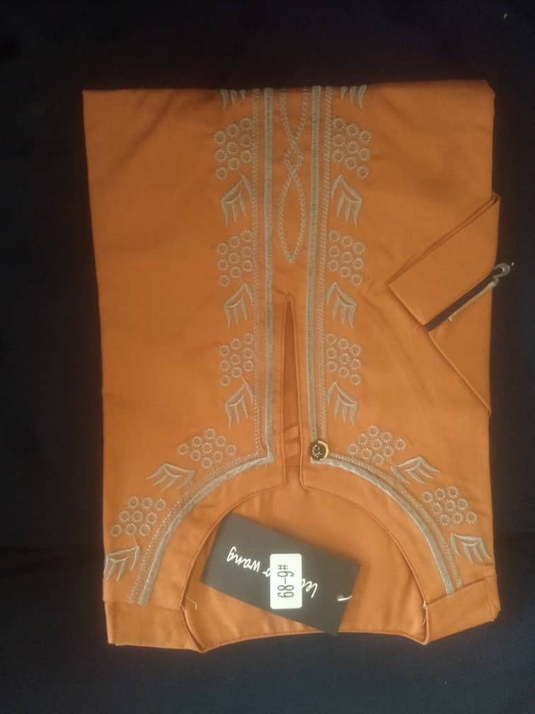 Chemise orange manche courte col rond brodé